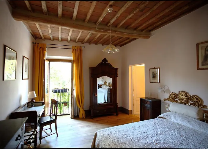 ベッド・アンド・ブレックファスト I Tre Poderi 1872 3*